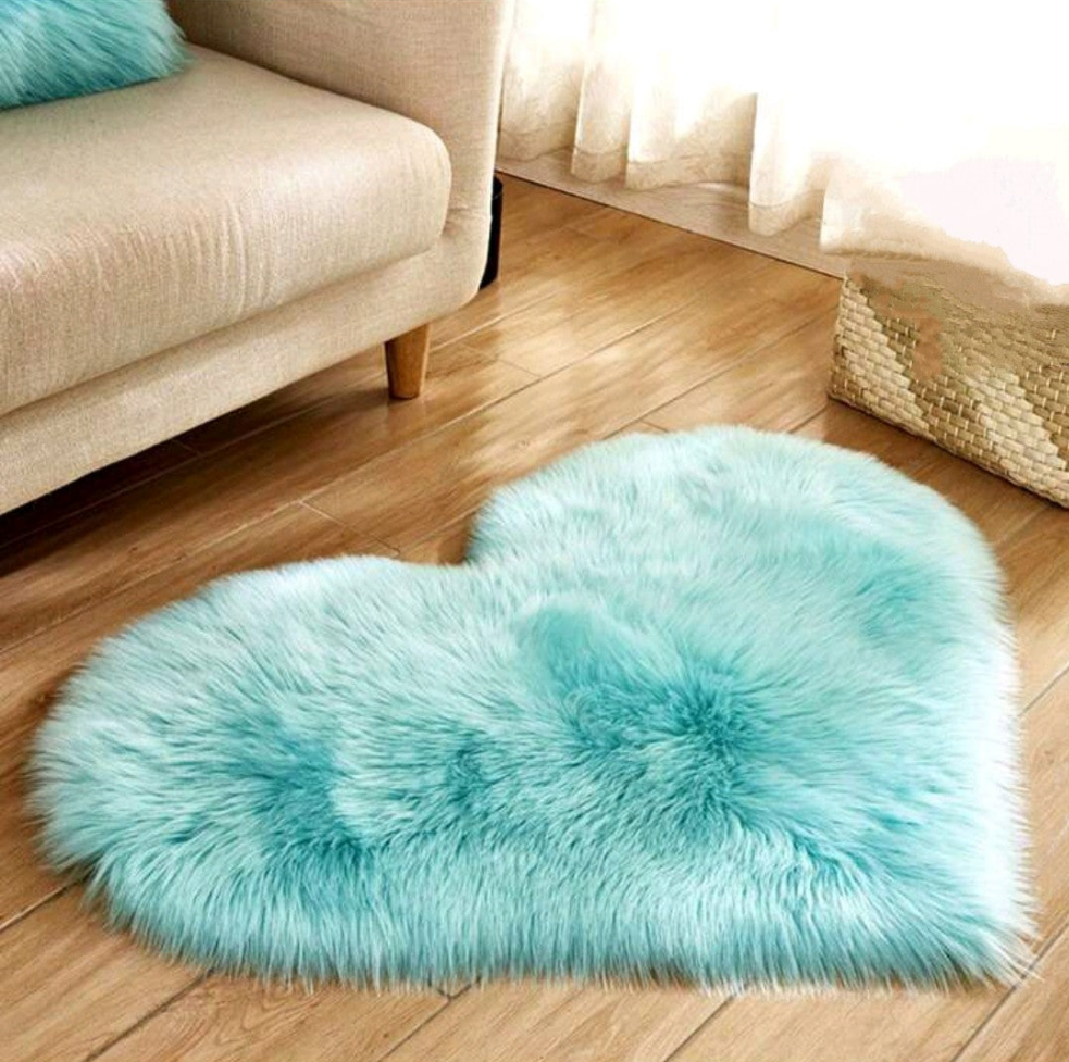 Tapis cœur en peluche