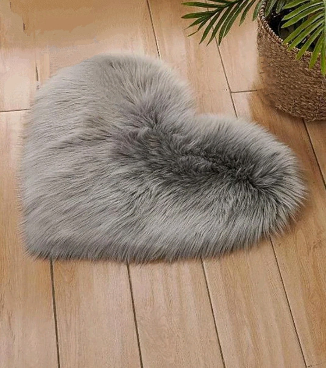 Tapis cœur en peluche