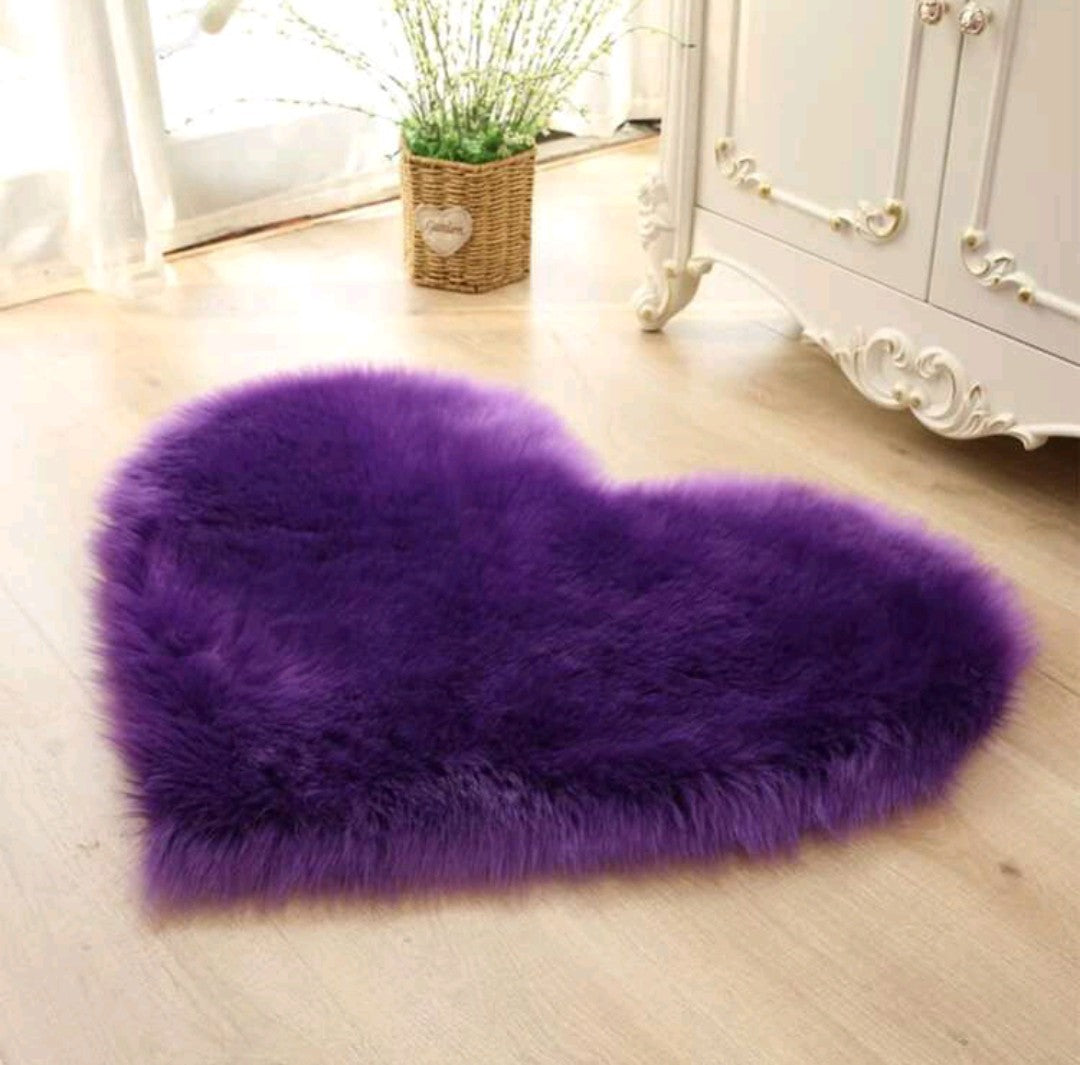 Tapis cœur en peluche