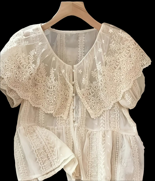 Blouse brodée col volant coton , Précise la matière, attirant les recherches axées sur le confort. 