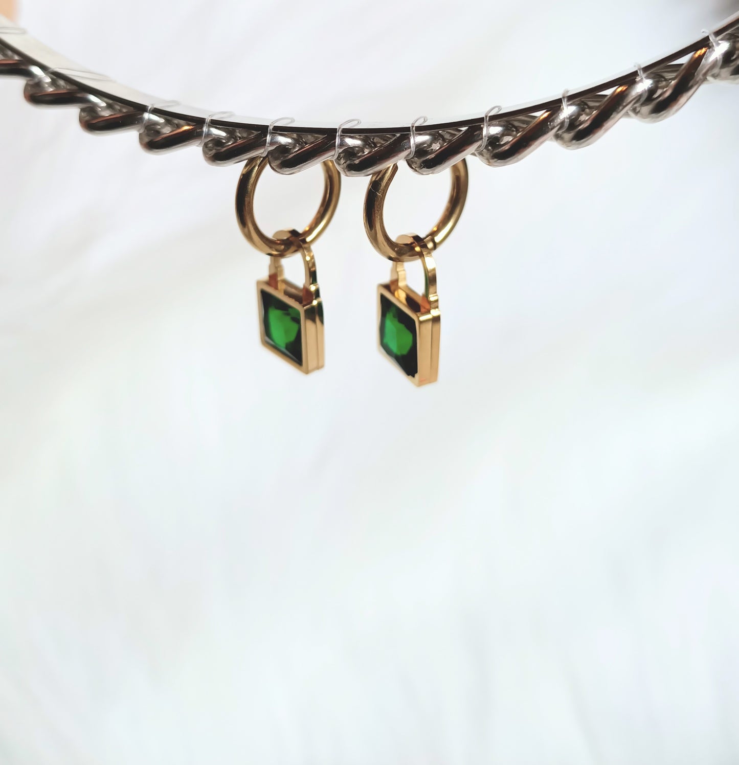 Boucles d'oreilles cadenas cristal zircon vert